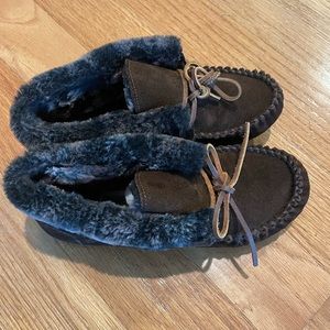 Minnetonka Brown high on the ankle Moccasins